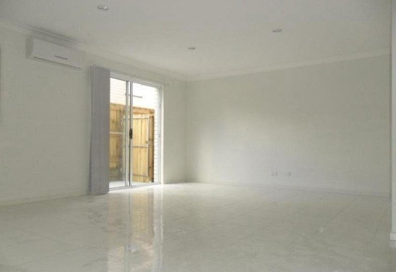 Photo - 122b Hyde Road, Yeronga QLD 4104 - Image 2