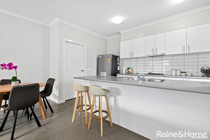 Photo - 123 Arena Avenue, Roxburgh Park VIC 3064 - Image 5