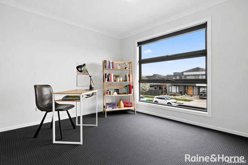 Photo - 123 Arena Avenue, Roxburgh Park VIC 3064 - Image 8