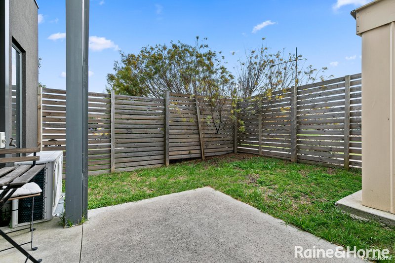 Photo - 123 Arena Avenue, Roxburgh Park VIC 3064 - Image 14