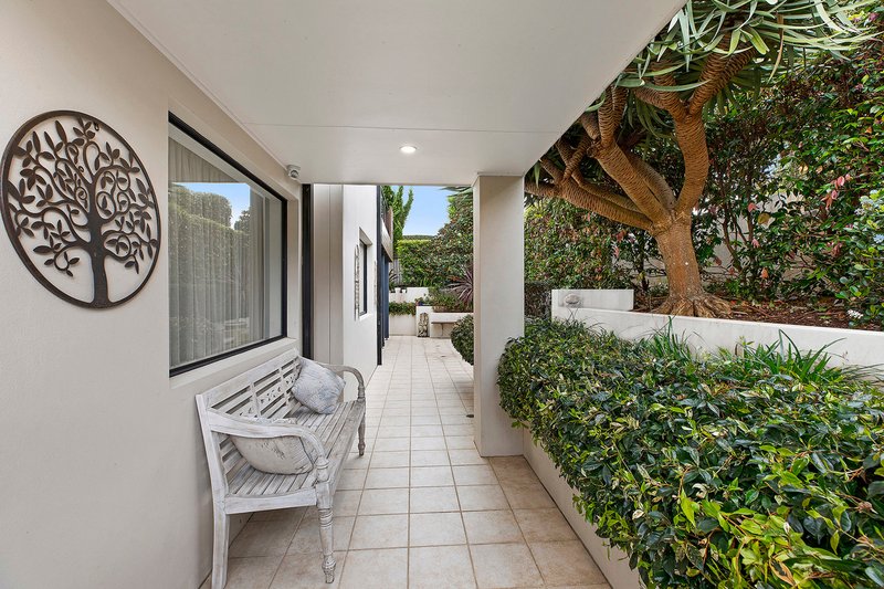 Photo - 1/23 Barnhill Road, Terrigal NSW 2260 - Image 2