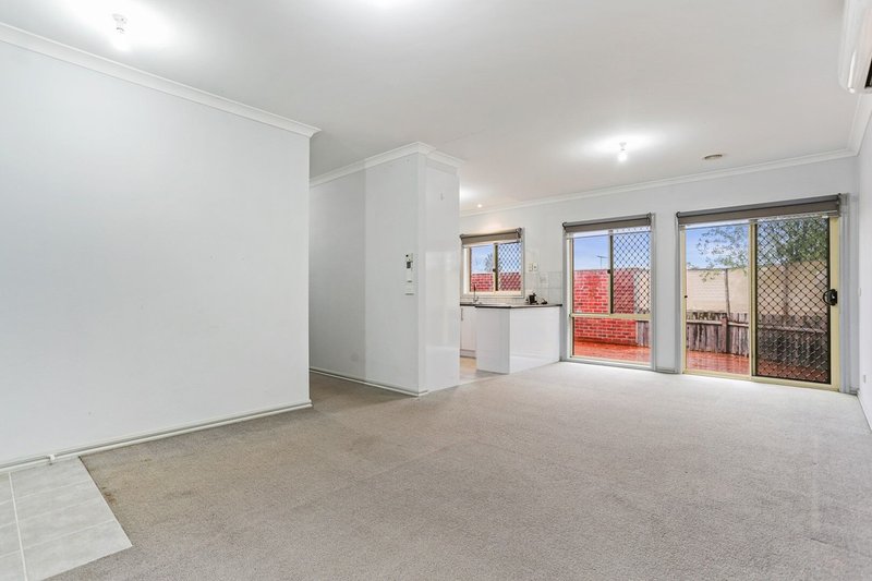 Photo - 1/23 Camellia Avenue, Noble Park VIC 3174 - Image 3