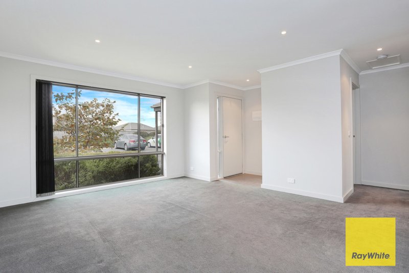 Photo - 12/3 Campaspe Way, Point Cook VIC 3030 - Image 3