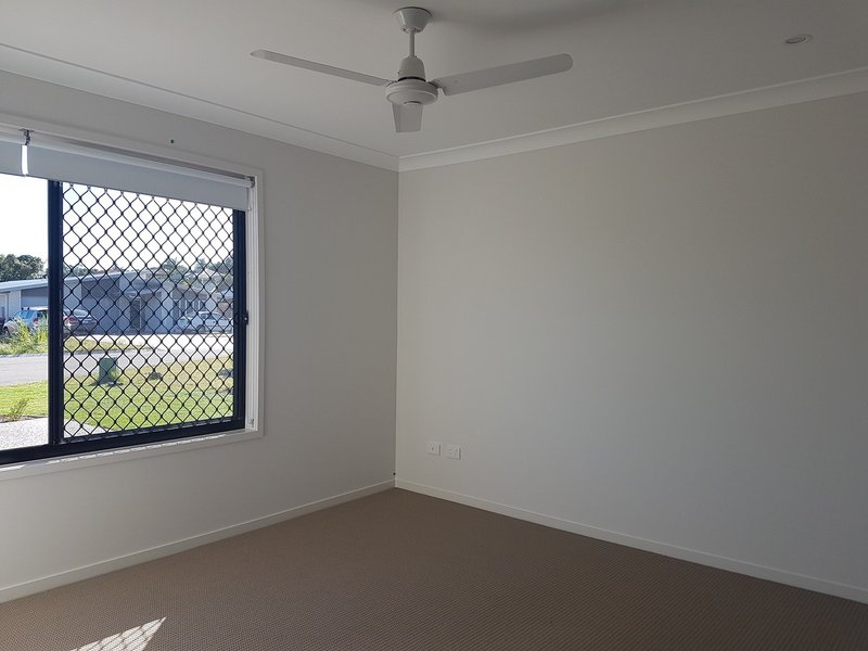 Photo - 1/23 Eli Court, Kawungan QLD 4655 - Image 2