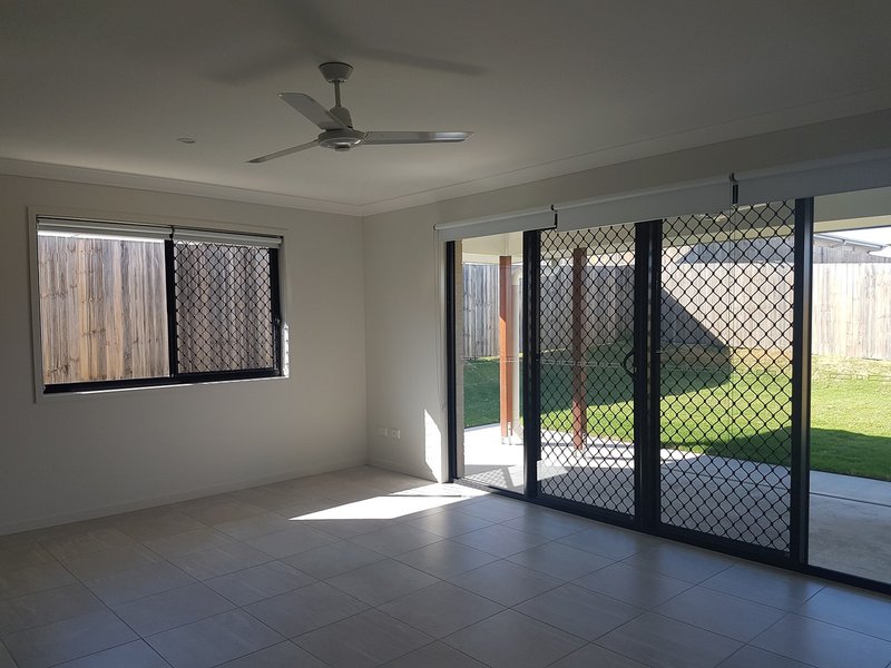 Photo - 1/23 Eli Court, Kawungan QLD 4655 - Image 11