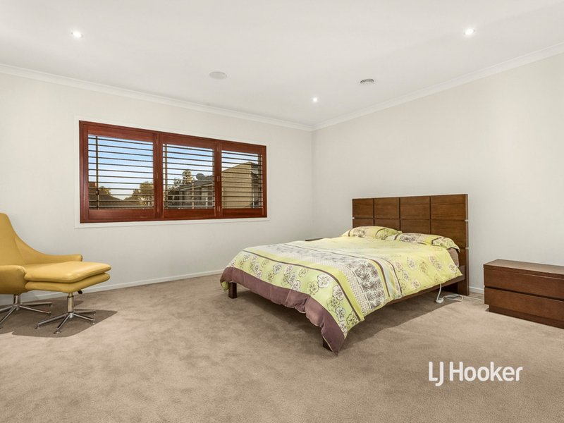 Photo - 123 Featherbrook Drive, Point Cook VIC 3030 - Image 7