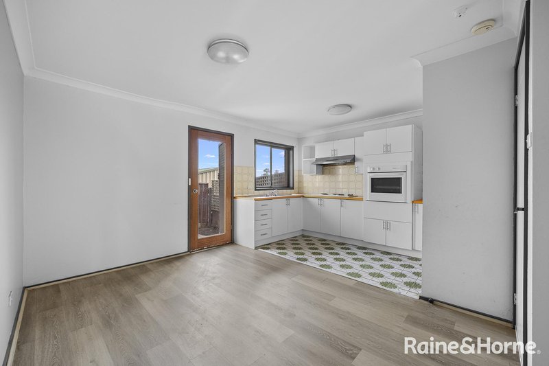 Photo - 12/3 First Avenue, Macquarie Fields NSW 2564 - Image 3