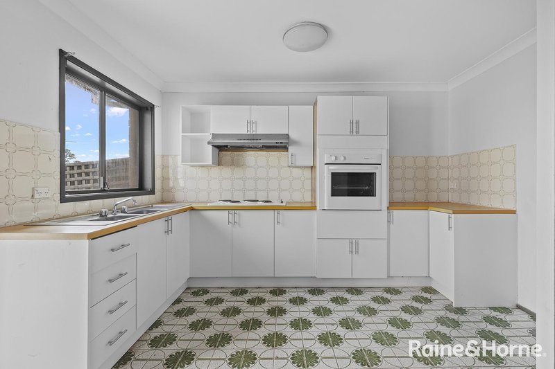 Photo - 12/3 First Avenue, Macquarie Fields NSW 2564 - Image 4