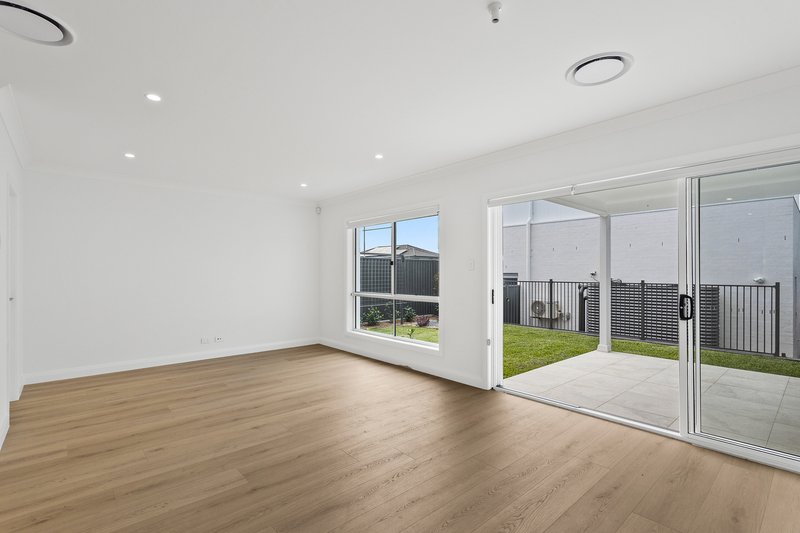 Photo - 1/23 Ganya Street, Calderwood NSW 2527 - Image 4