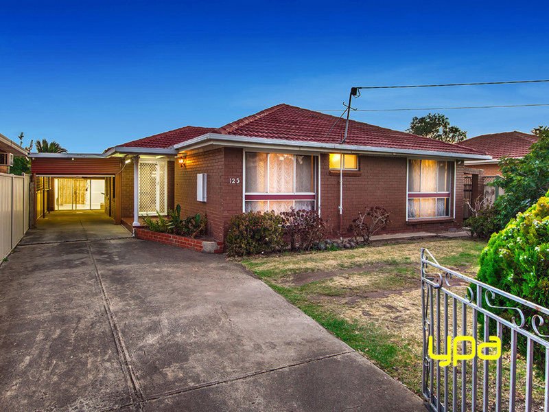 Photo - 123 Gillespie Road, Kings Park VIC 3021 - Image 1