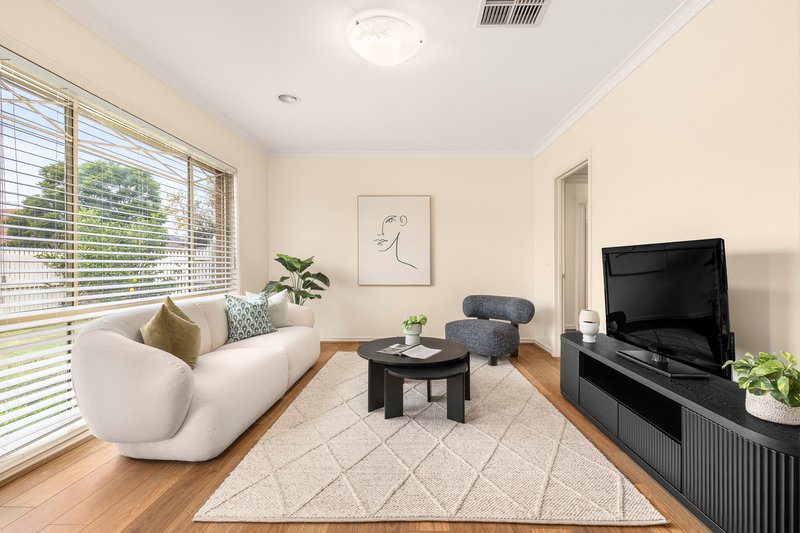 Photo - 1/23 Golf Links Avenue, Oakleigh VIC 3166 - Image 2