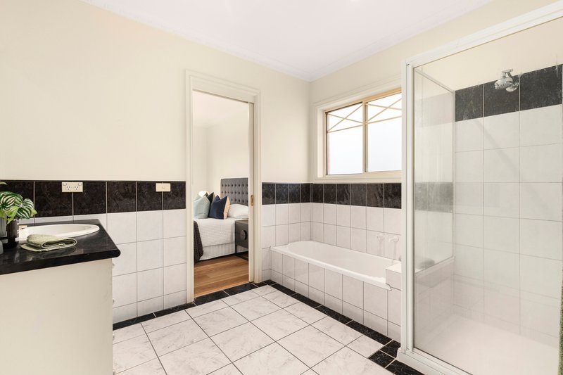 Photo - 1/23 Golf Links Avenue, Oakleigh VIC 3166 - Image 9