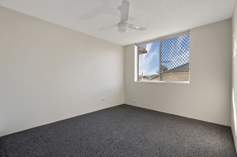 Photo - 1/23 Holland St , Greenslopes QLD 4120 - Image 6