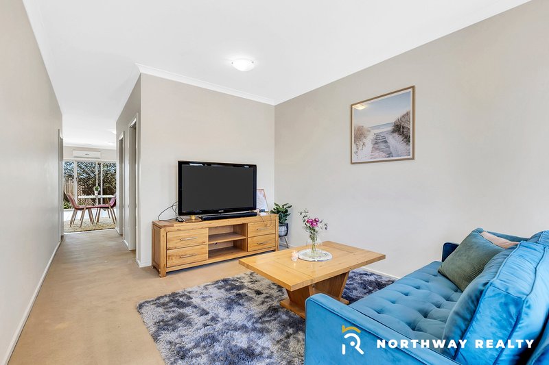 Photo - 1/23 Leveque Loop, Craigieburn VIC 3064 - Image 3