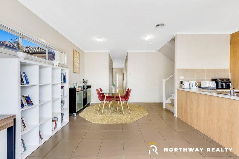 Photo - 1/23 Leveque Loop, Craigieburn VIC 3064 - Image 11