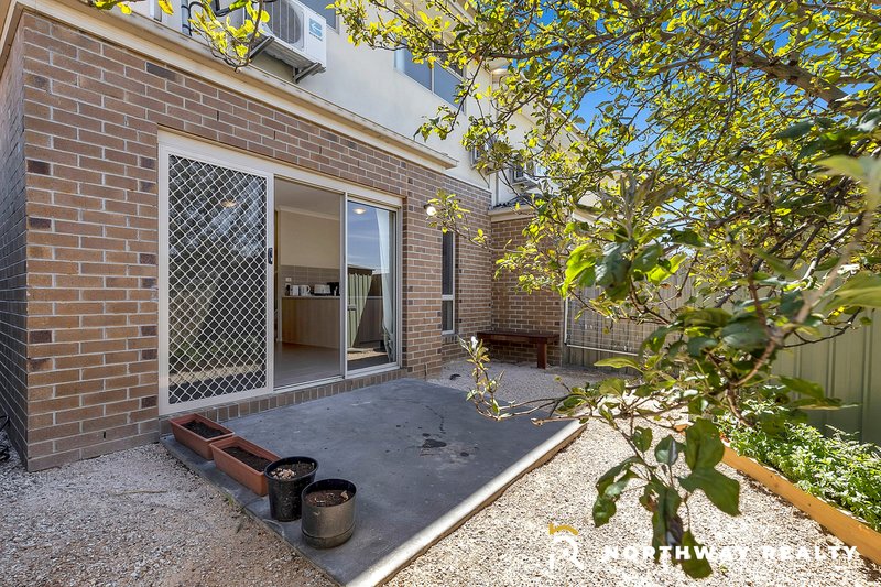 Photo - 1/23 Leveque Loop, Craigieburn VIC 3064 - Image 18