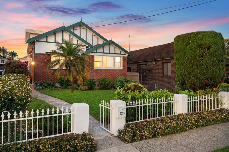 Photo - 123 Mowbray Road, Willoughby NSW 2068 - Image 1