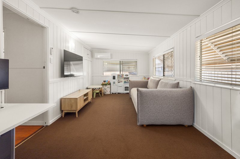 Photo - 123 Prince Edward Parade, Scarborough QLD 4020 - Image 4