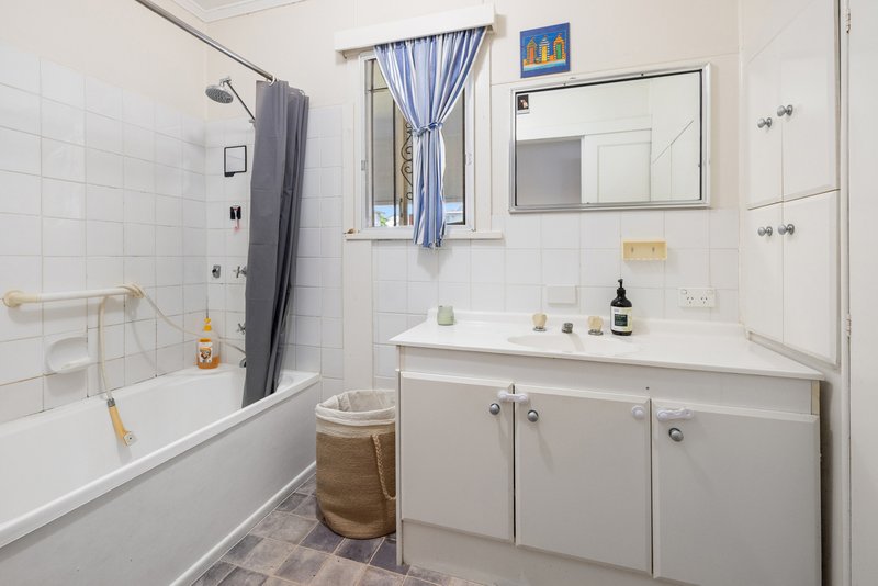 Photo - 123 Prince Edward Parade, Scarborough QLD 4020 - Image 10