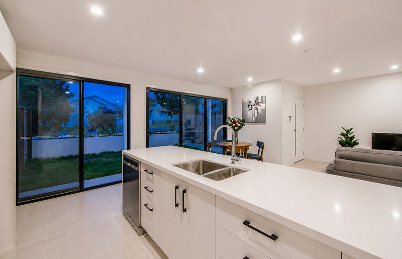 Photo - 1/23 Reinhold Crescent, Chermside QLD 4032 - Image 2