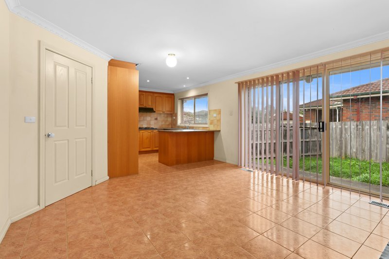 Photo - 1/23 Roberts Street, Glen Waverley VIC 3150 - Image 2