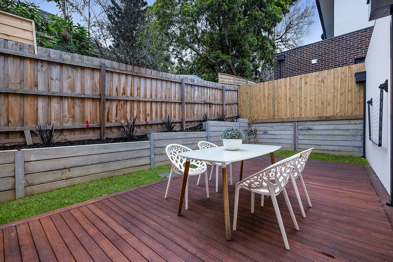 Photo - 1/23 Russell Crescent, Mount Waverley VIC 3149 - Image 13