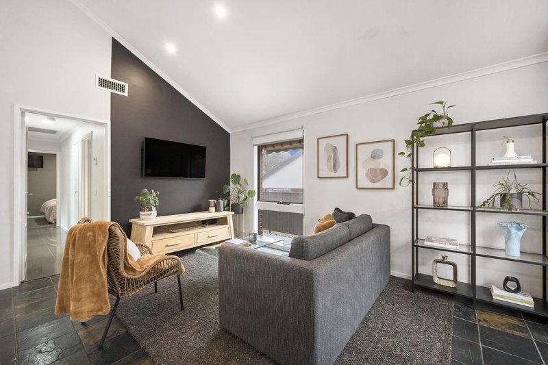 Photo - 1/23 Wrenfordsley Place, Latham ACT 2615 - Image 2