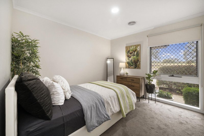 Photo - 1/23 Wrenfordsley Place, Latham ACT 2615 - Image 7