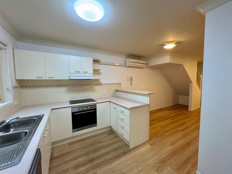 Photo - 12/31 Leviathan Drive, Mudgeeraba QLD 4213 - Image 5