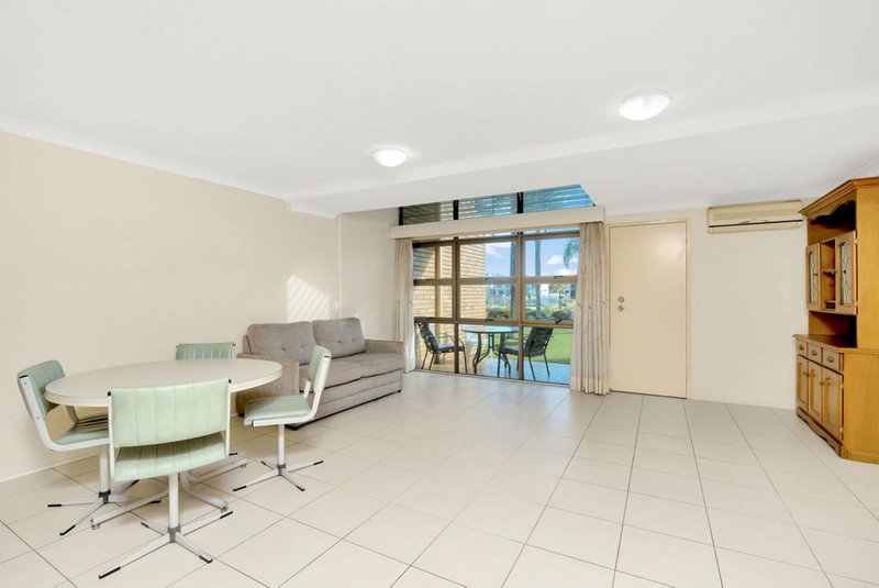 Photo - 12/33 Hooker Boulevard, Broadbeach Waters QLD 4218 - Image 5