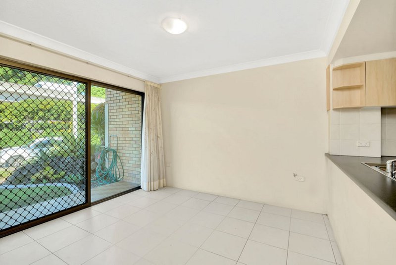 Photo - 12/33 Hooker Boulevard, Broadbeach Waters QLD 4218 - Image 7