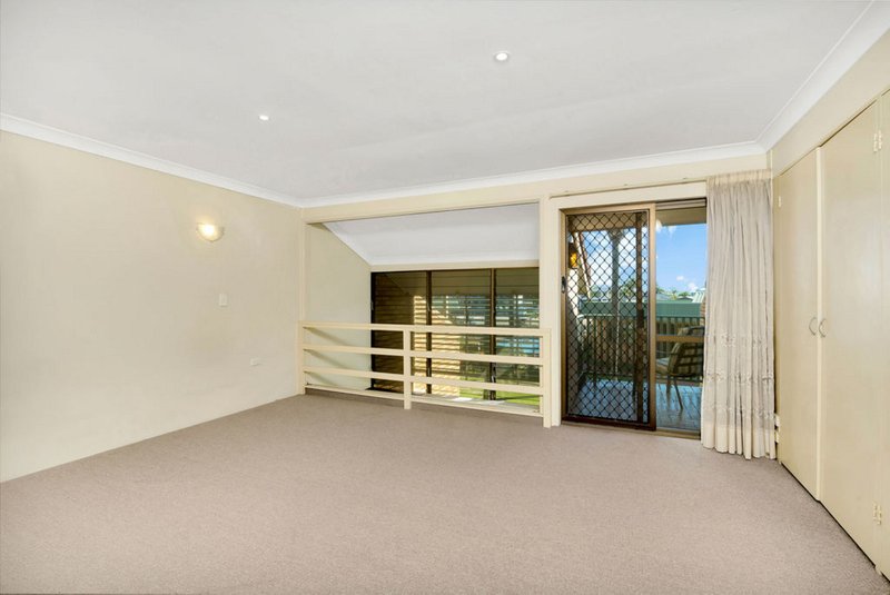 Photo - 12/33 Hooker Boulevard, Broadbeach Waters QLD 4218 - Image 8