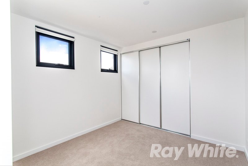 Photo - 12/33 Queens Avenue, Doncaster VIC 3108 - Image 6