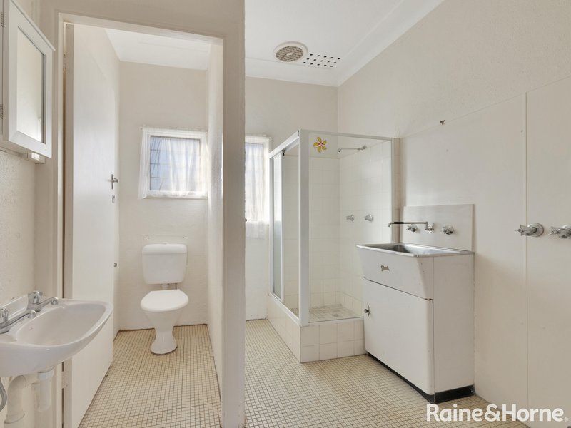 Photo - 1,2,3/69 Bant Street, South Bathurst NSW 2795 - Image 7