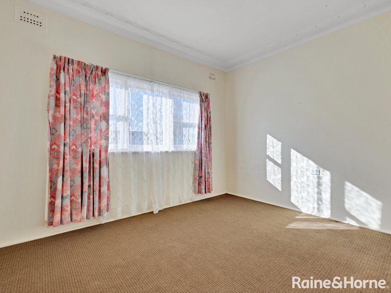 Photo - 1,2,3/69 Bant Street, South Bathurst NSW 2795 - Image 11