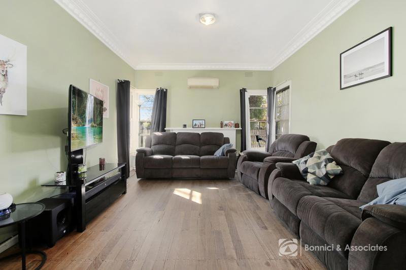 Photo - 1/23A Thomas Mitchell Drive, Wodonga VIC 3690 - Image 2