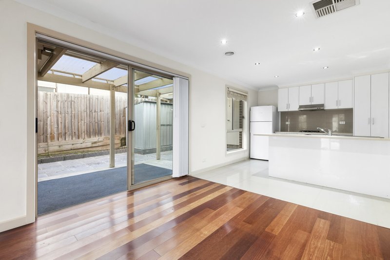 Photo - 1/24 Adrian Street, Chadstone VIC 3148 - Image 3