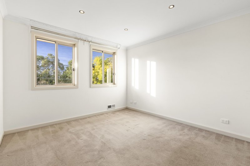 Photo - 1/24 Adrian Street, Chadstone VIC 3148 - Image 5