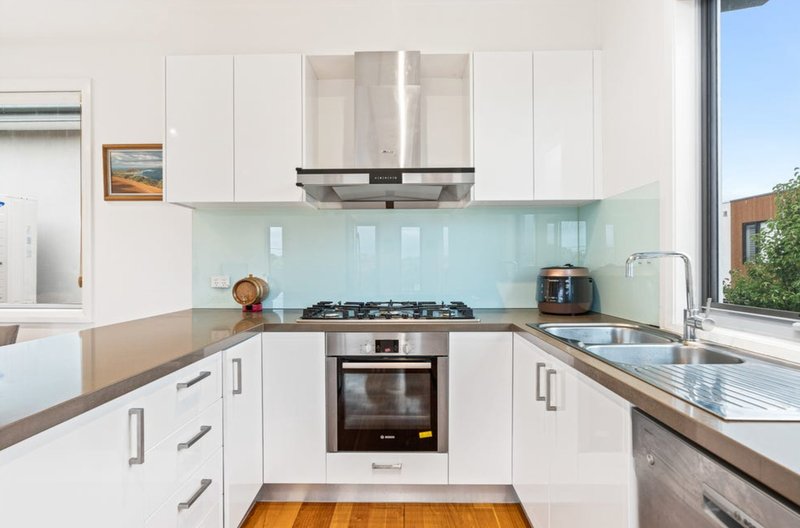 Photo - 1/24 Ascot Street, Doncaster East VIC 3109 - Image 6