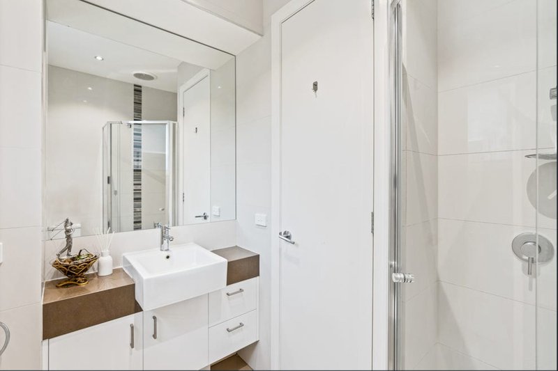 Photo - 1/24 Ascot Street, Doncaster East VIC 3109 - Image 8