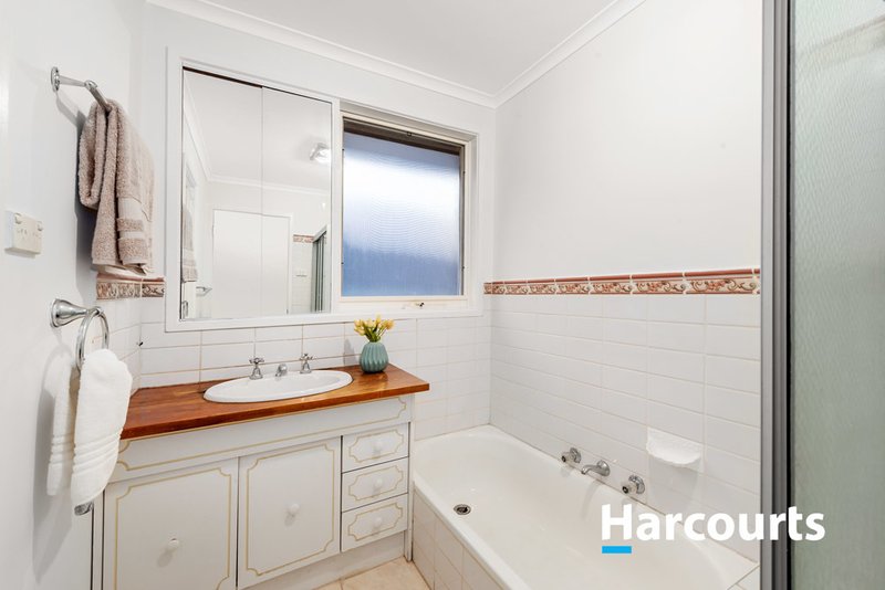 Photo - 124 Berrabri Drive, Scoresby VIC 3179 - Image 7