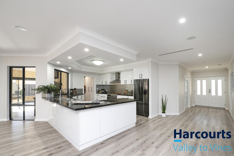 Photo - 124 Charlottes Vista, Ellenbrook WA 6069 - Image 15
