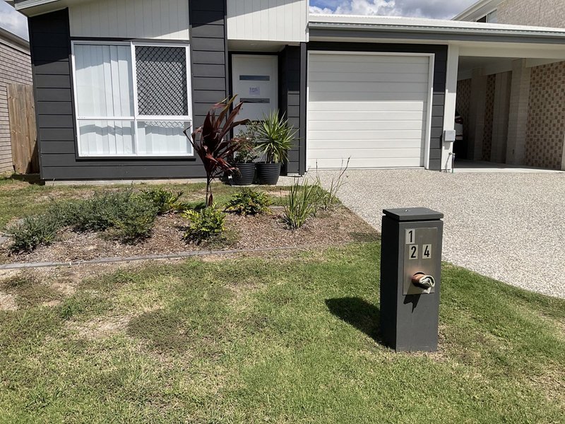 Photo - 1/24 Chisolm Way, Pimpama QLD 4209 - Image 2