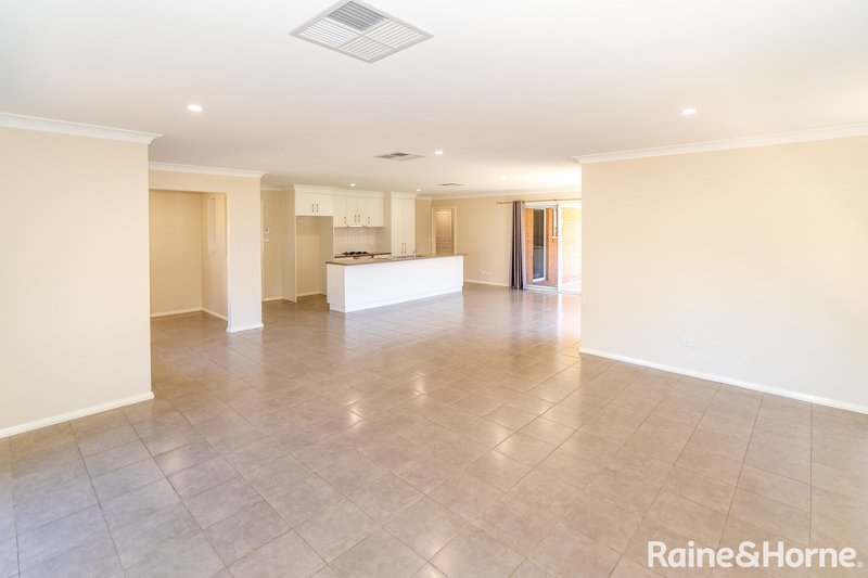 Photo - 1/24 Dove Street, Mount Austin NSW 2650 - Image 2