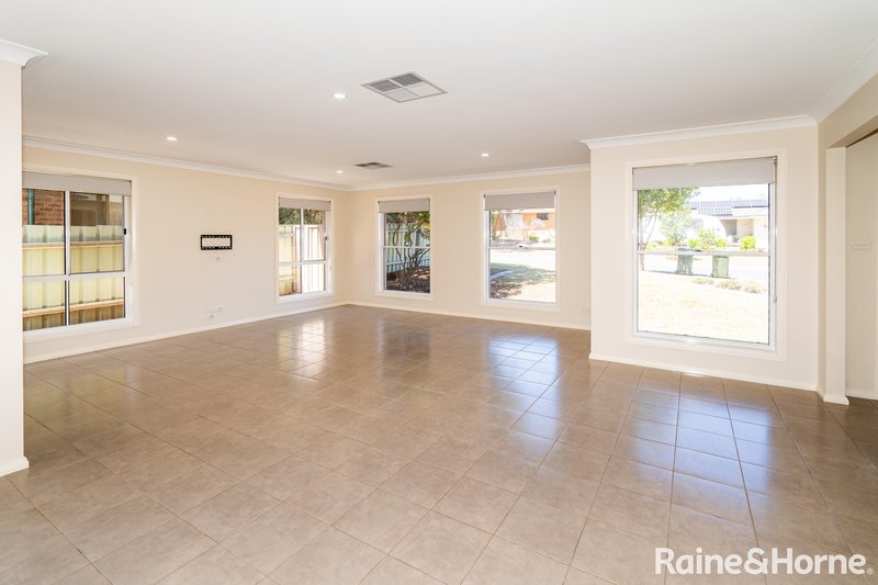 Photo - 1/24 Dove Street, Mount Austin NSW 2650 - Image 3