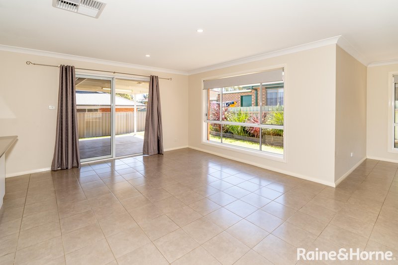 Photo - 1/24 Dove Street, Mount Austin NSW 2650 - Image 4