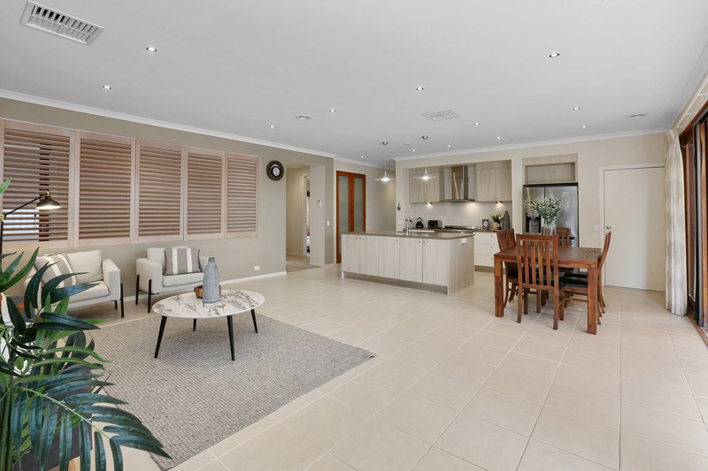 Photo - 124 Eastlakes Boulevard, Lara VIC 3212 - Image 2