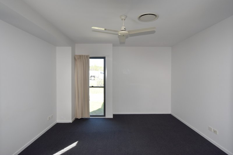 Photo - 124 Emmadale Drive, New Auckland QLD 4680 - Image 12