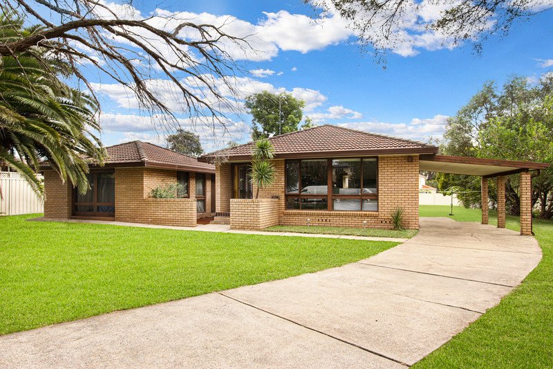 Photo - 124 Explorers Way, St Clair NSW 2759 - Image 1