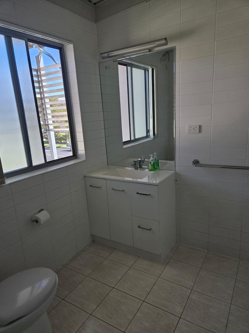Photo - 1/24 Kangaroo Avenue, Bongaree QLD 4507 - Image 7